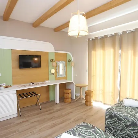 Dolphin Park Hotel 3*