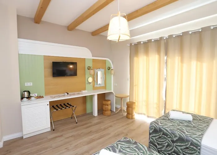 Dolphin Park Hotel 3*