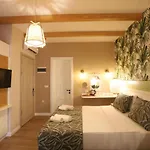 Dolphin Park 3*
