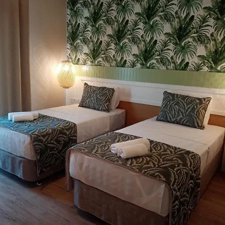 Dolphin Park 3*