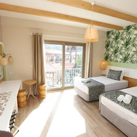 Dolphin Park Otel 3*