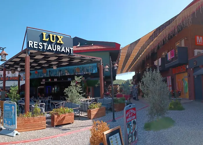 מלון Dolphin Park 3*